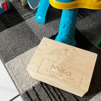 CHICCIE Holzbox zur Geburt Personalisierte Gravur Alligator - Erinnerungsbox
